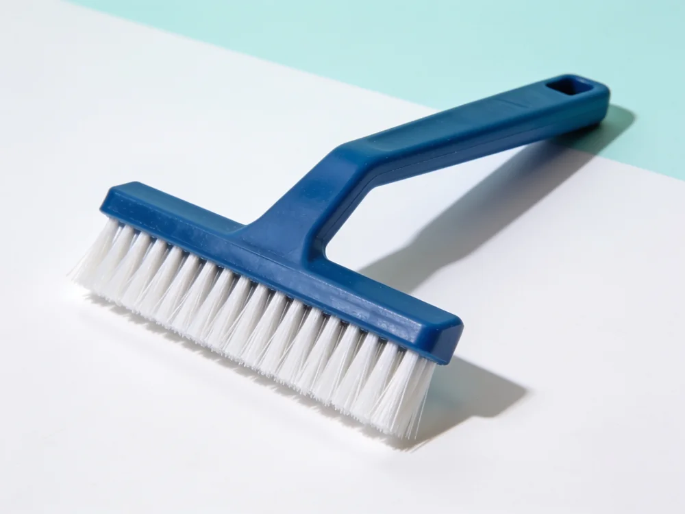 Angled grout brush — Polypropylene angled handle; firm nylon bristles