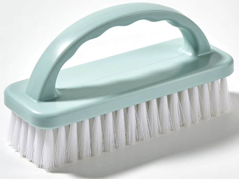 Wide hand scrub brush — Polypropylene arched grip; broad head; stiff nylon bristles