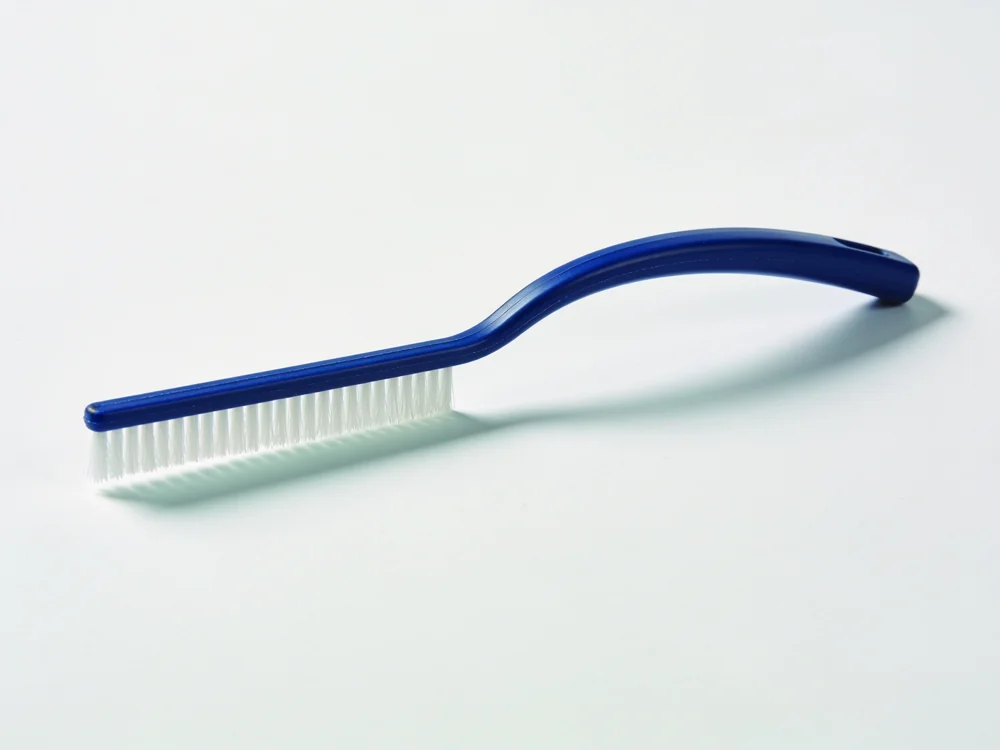 Flexible crevice brush — Flexible polypropylene neck and grip; slim nylon bristles