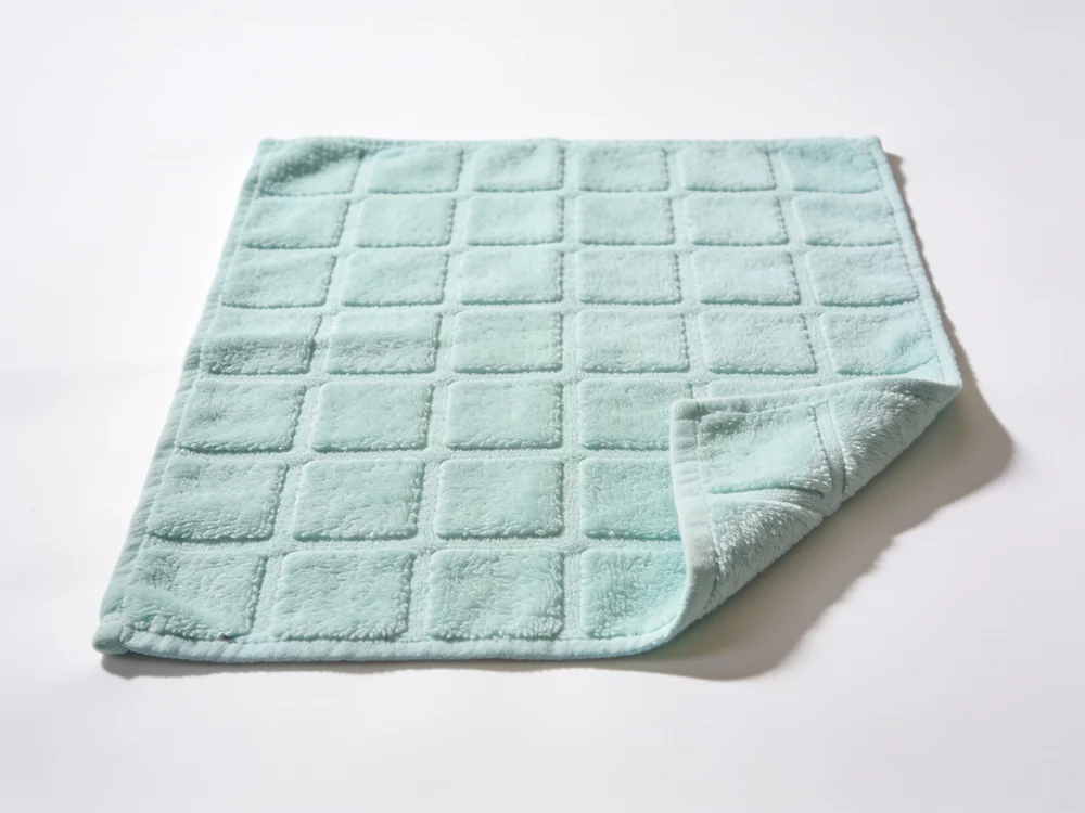 Waffle-weave drying cloth — 80% polyester / 20% polyamide microfiber; recessed waffle weave
